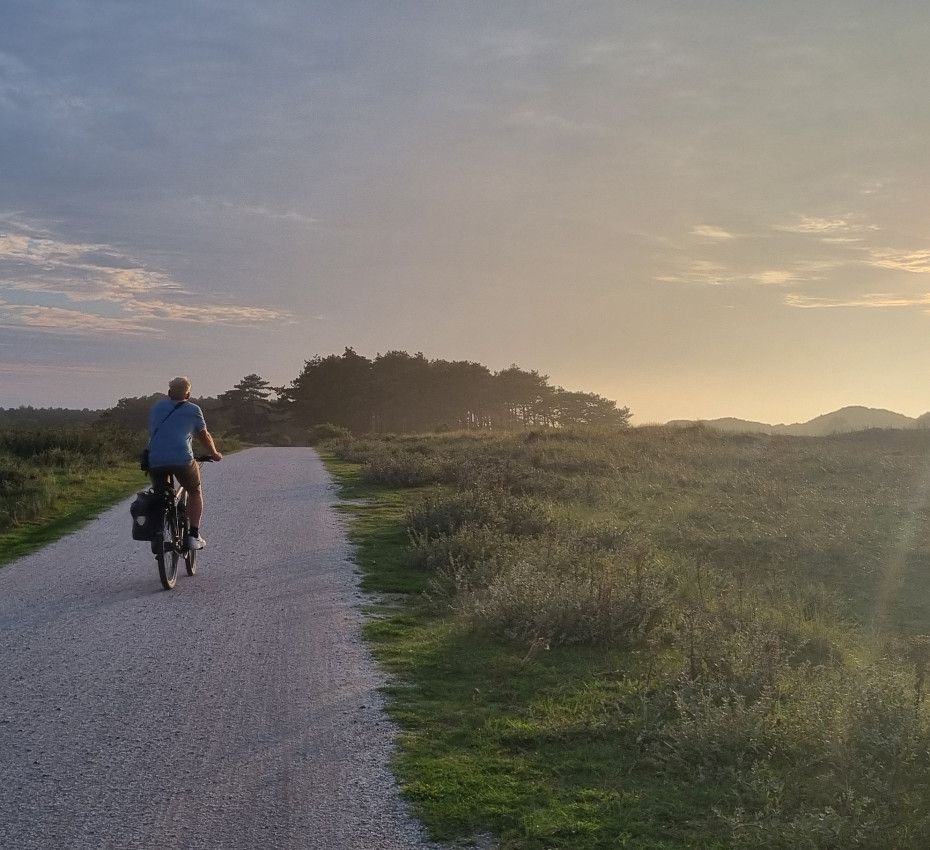 <p>Fietsen, fietsverhuur en fietsroutes op waddeneiland Terscheling - Wadden.nl</p>