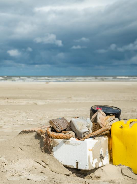 Boskalis Beach Clean-up Tour - VVV Schiermonnikoog - Wadden.nl